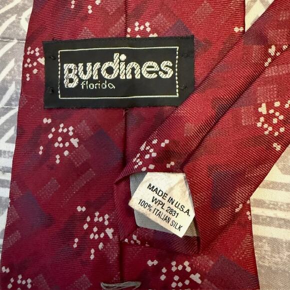 Vintage Burdines Florida Men's Tie Red 100% Silk - Made in USA - Picture 2 of 3